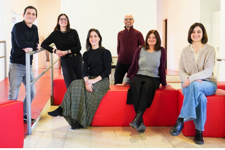 Equip d'Ondeuev a les oficines de l'ag&egrave;ncia de comunicaci&oacute; i branding a Barcelona