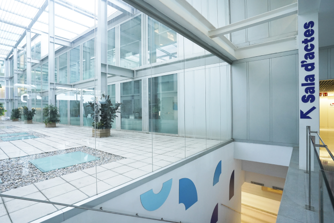 Sistema de senyalètica interior desenvolupat per a l’edifici de l’Institut de Ciències del Mar-CSIC