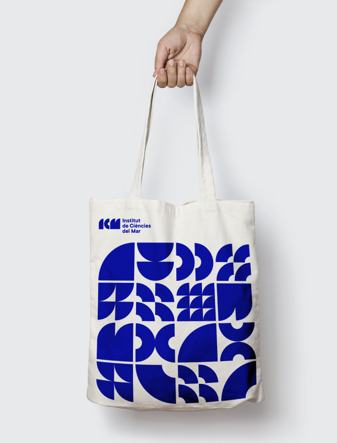 Totebag amb aplicació gràfica de la identitat visual de l’Institut de Ciències del Mar-CSIC