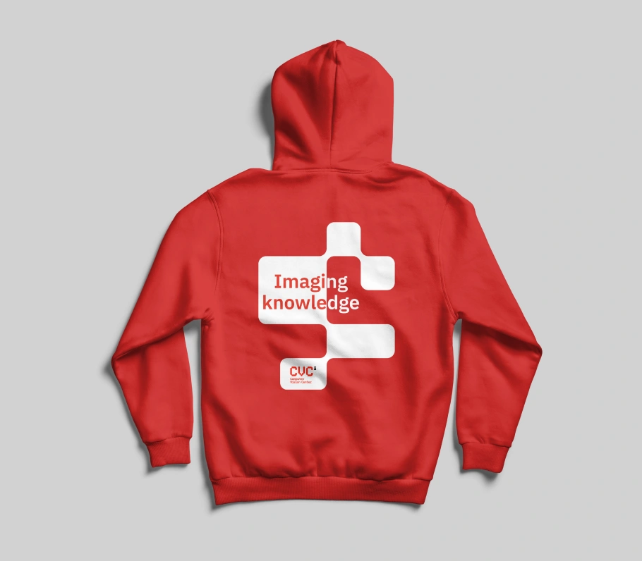 Dessuadora corporativa aplicada amb la nova identitat visual del CVC dins el sistema de marca