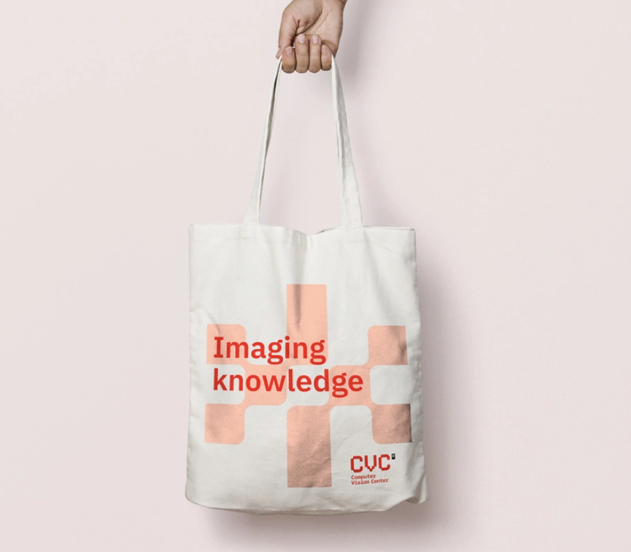 Tote bag promocional amb aplicació gràfica de la identitat corporativa del CVC